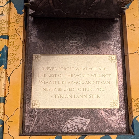 Official Game of Thrones Urban Decay Collectable Pop-up Eyeshadow Palette - Picture 7 of 15